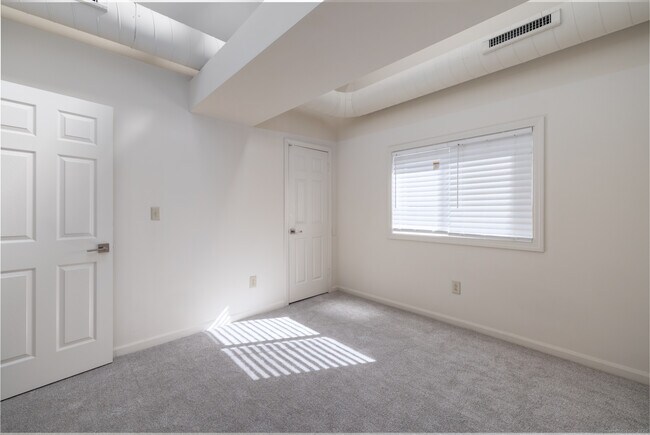 Building Photo - 206 Montoya Dr