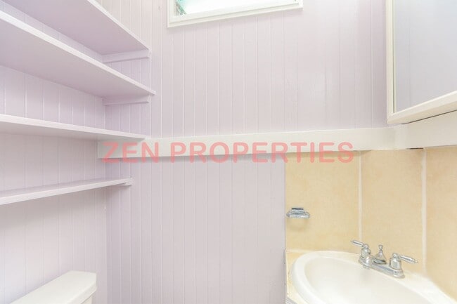Building Photo - quaint studio cottage for rent in Manoa)