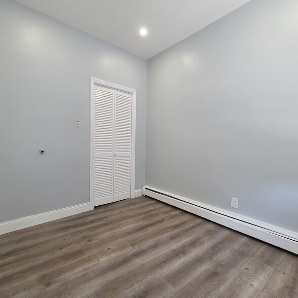 Building Photo - 6117 Monitor Plz