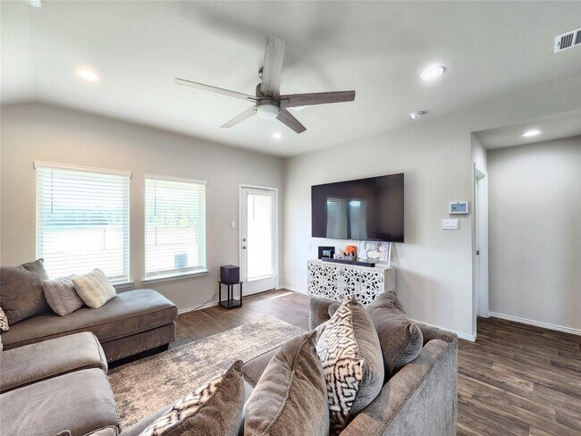 Building Photo - 13912 Great Pnes Ct