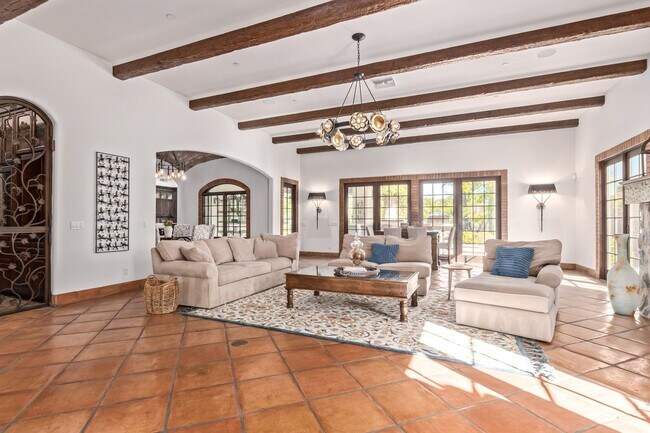 Building Photo - MUST SEE!!! FULLY-FURNISHED LUXURIOUS 6 Be...
