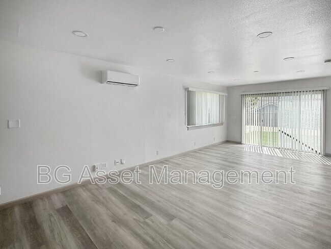 Building Photo - 6524 Miles Ln