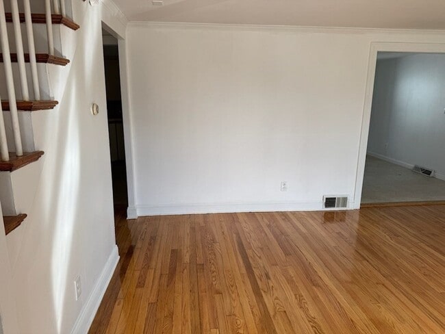 Building Photo - 208 Green St