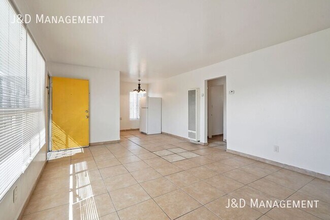 Building Photo - 824 47th St
