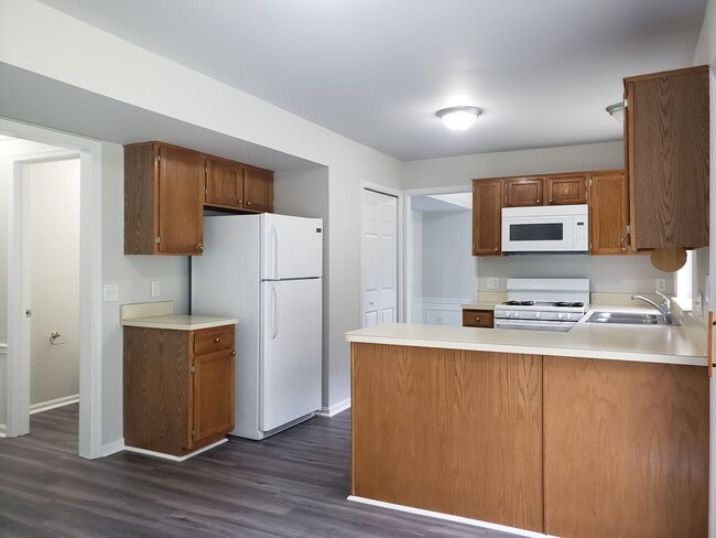 Building Photo - Very nice 3 Level in Fredericksburg!