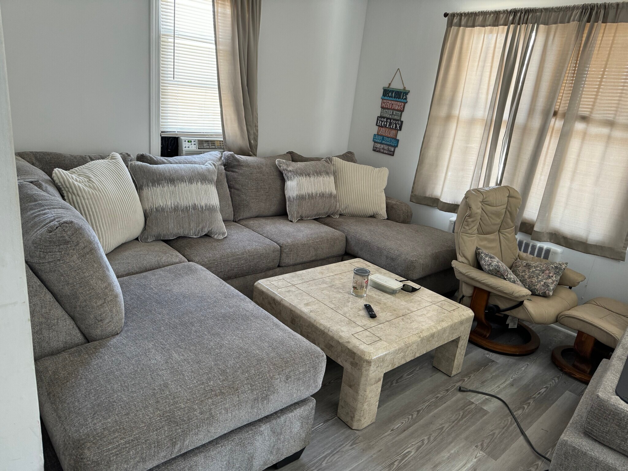 Livingroom - 7 S Avolyn Ave