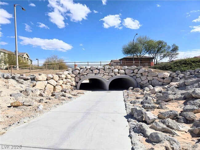 Building Photo - 9313 Night Mesa St