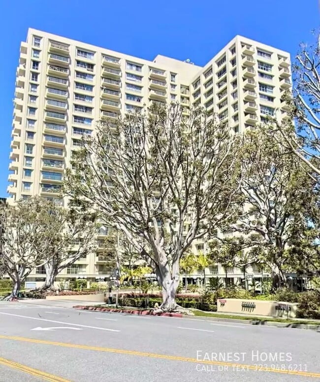 Building Photo - 2160 Century Park E