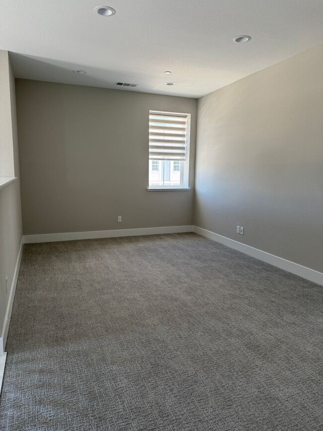 Building Photo - Modern Coastal Living at The Dunes – Spacious 3 Bed + Loft + Office