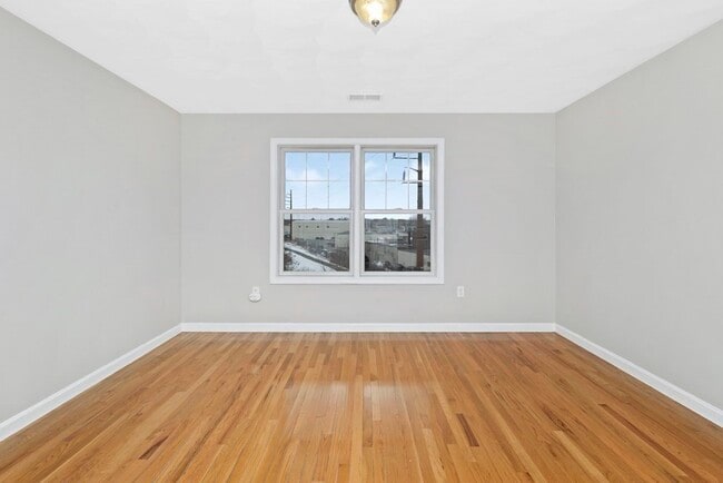 Building Photo - 260 Main St