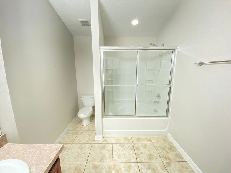 Building Photo - Just reduced!!! Gated Community!  Carter G...