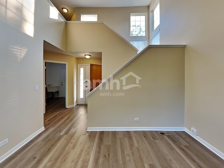 Building Photo - 2387 N Lancaster Ln