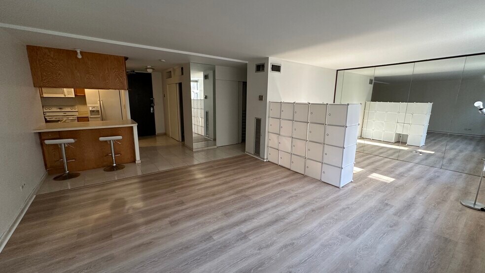 Building Photo - 233 E Erie St