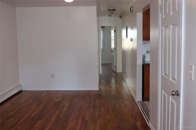 Primary Photo - 55 Wyona St