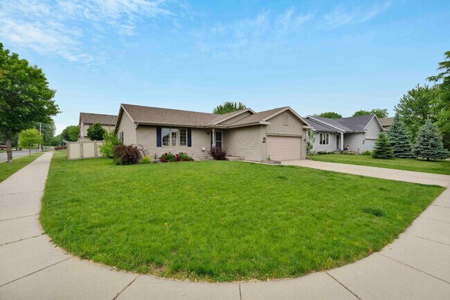 Building Photo - 3670 Sabertooth Trail