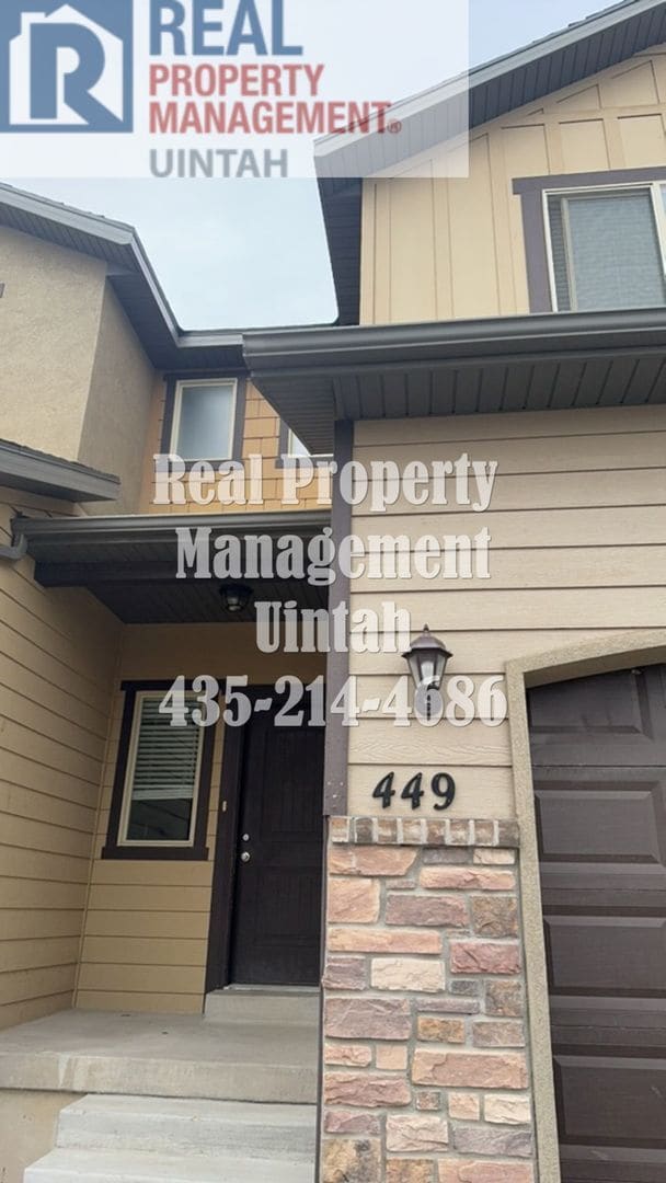 Building Photo - 3 bed 2.5 bath townhome in Fox Run. MOVE IN SPECIAL $400 OFF YOUR FIRST MONTH'S RENT WHEN YOU SIG...