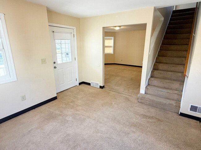 Building Photo - 3-Bedroom, 1-Bath Home with Off-Street Parking