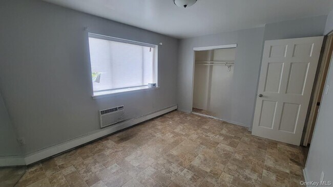 Building Photo - 6201 Spencer Terrace