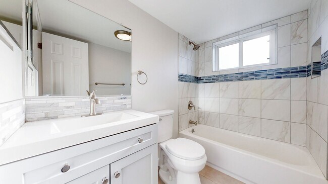 Building Photo - Adorable 1 bedroom condo with mountain views