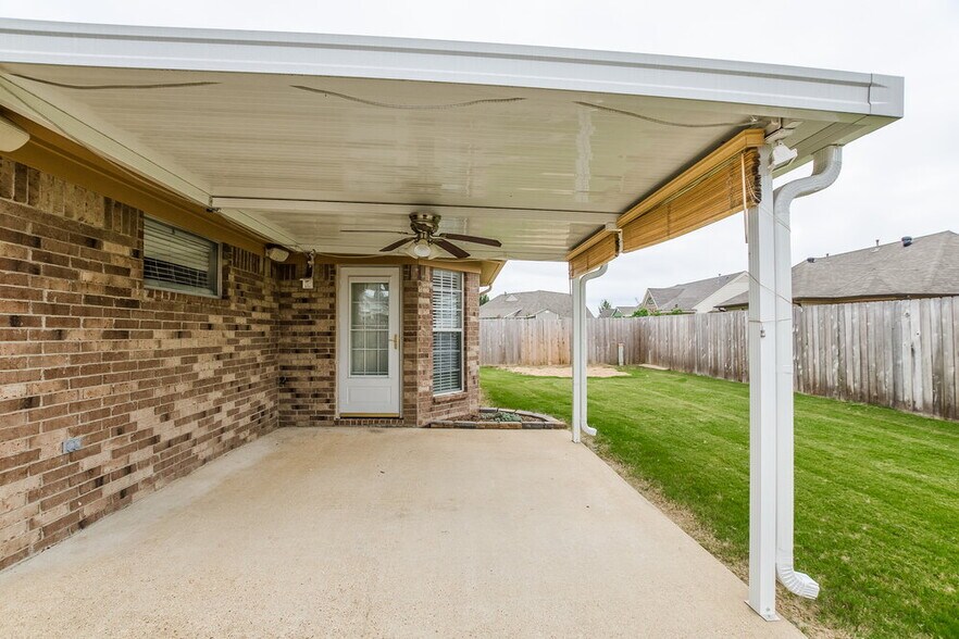 Building Photo - 5733 Fawn Dr
