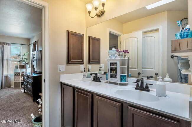 Building Photo - 12581 Blue Heron Dr