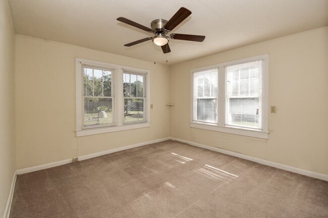 Building Photo - 517 NW 27th Ave