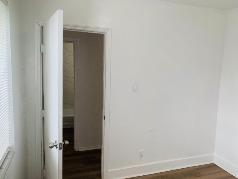 Building Photo - 691 NE 86th St