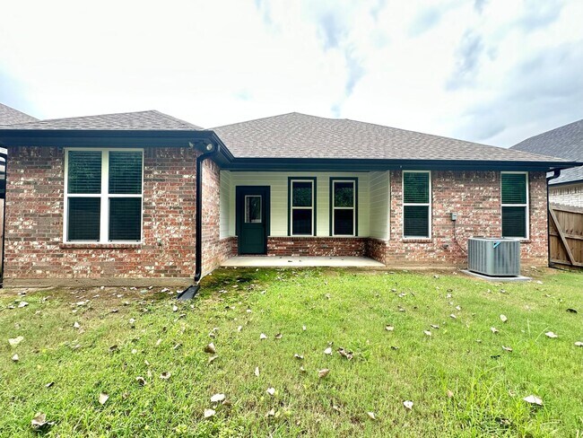 Building Photo - Coming Soon: 3 Bedroom 2 Bath Home in Tyler!