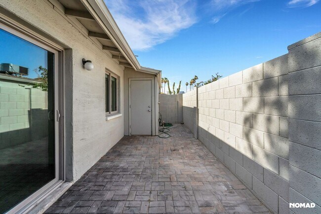 Building Photo - Charming 2BR Condo in Phoenix