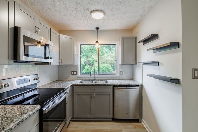Building Photo - 134 Fernbanks Ct