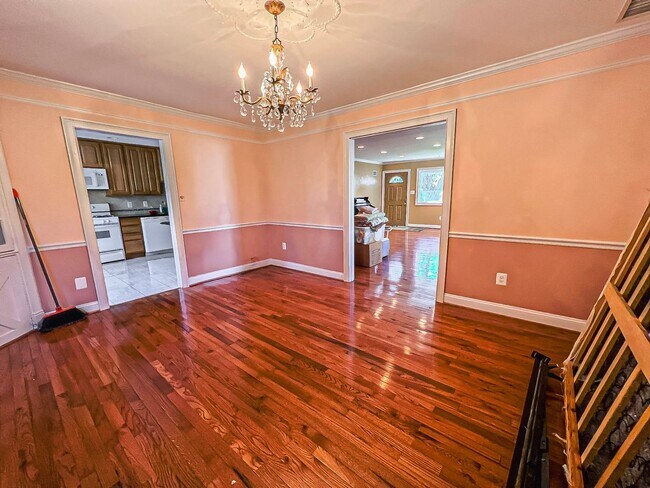 Building Photo - Cheerful 2 Bedroom 2 Bathroom with Spaciou...