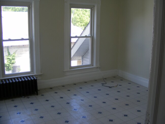 Building Photo - 164 South St