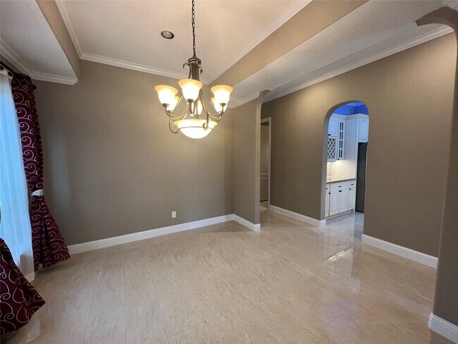 Building Photo - 106 Bella Luce