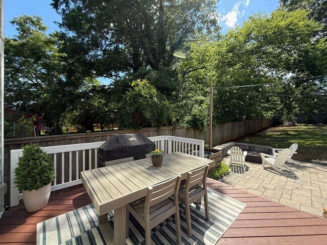 Building Photo - Stunning 3BD, 2.5BA Downtown Raleigh Home with Modern Updates, Large Fenced In Backyard, Fire Pit...