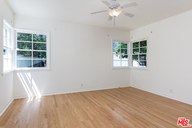 Building Photo - 2091 N Roosevelt Ave