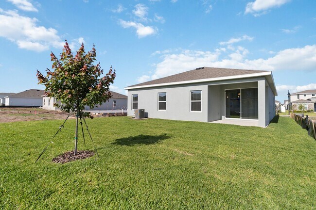 Building Photo - Beautiful New Energy Efficient 4/2 Close t...