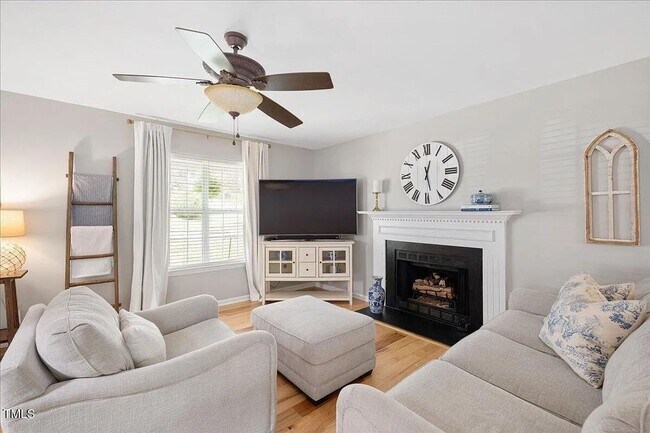 Building Photo - 3 Bedroom Home in Heart of Raleigh!