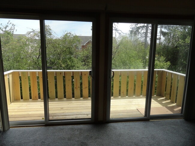 Building Photo - 458 Thornhill Ln