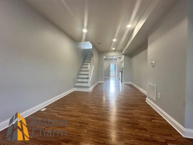 Building Photo - Updated 2 Bedroom 1.5 Bath Home with Deck,...