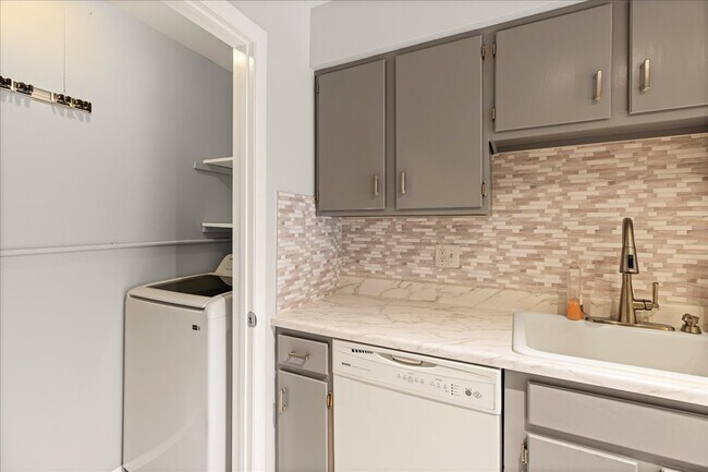 Building Photo - 504B Mulberry Cove