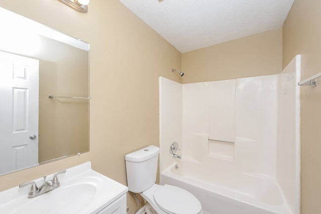 Building Photo - 3835 Scarsborough Dr SW