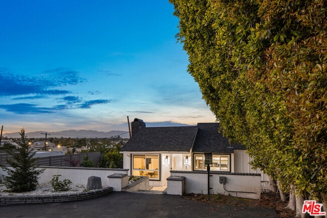 Building Photo - 11775 Laurelwood Dr