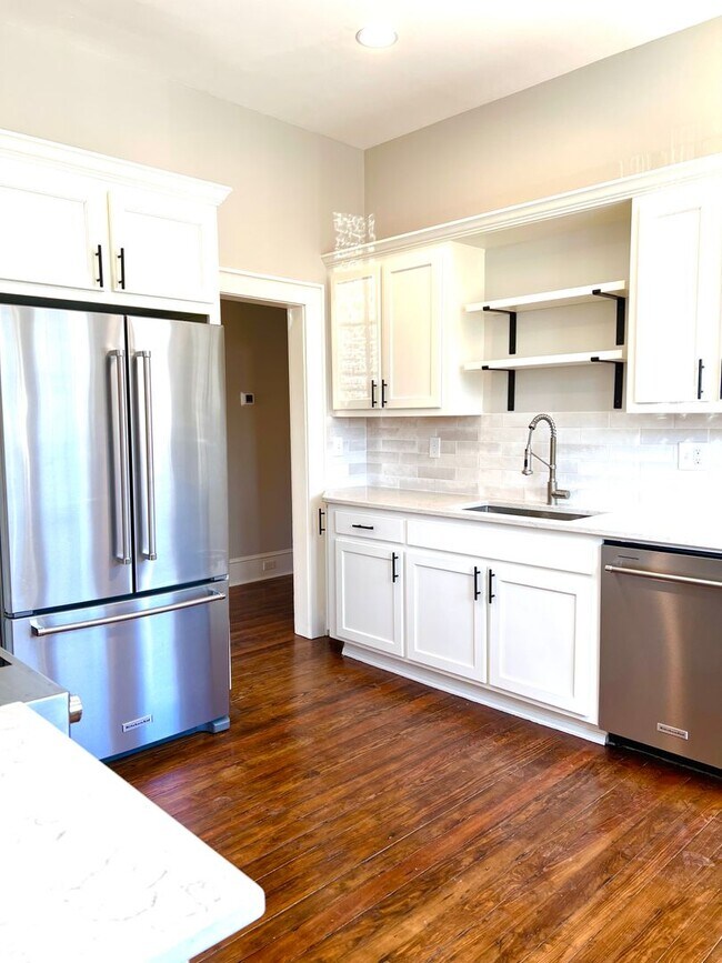 Building Photo - Historic Downtown Hendersonville! Beautifully restored 3 bedroom 2 bath home for rent