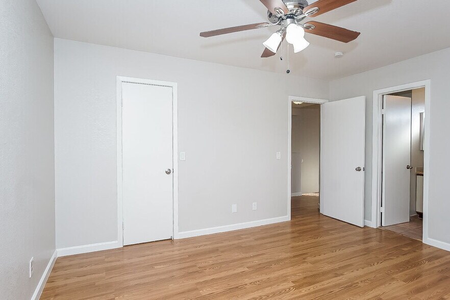 Building Photo - 827 Schooner Dr