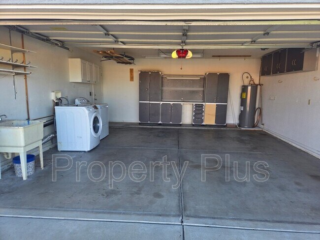 Building Photo - 3009 E Utopia Rd