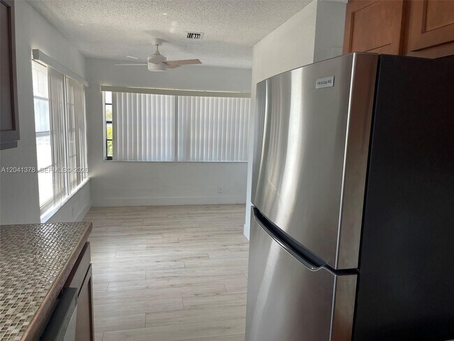 Building Photo - 2580 Coral Springs Dr
