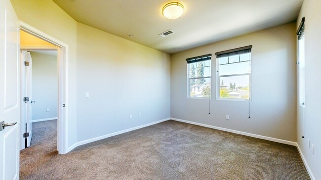 Building Photo - Rare Santa Rosa Four Bedroom house in Desi...