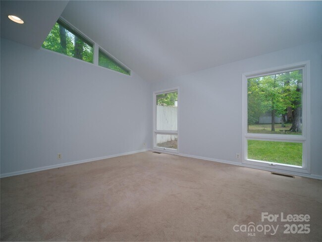 Building Photo - 1123 Lynbrook Dr