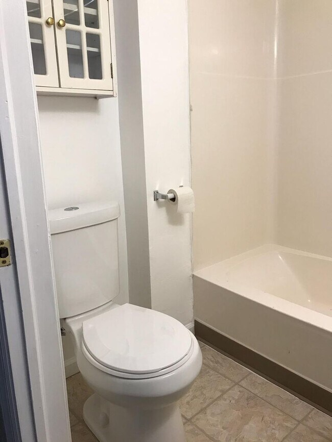Building Photo - Carrick NEW 4 bedroom apartment. Section 8 accepted
