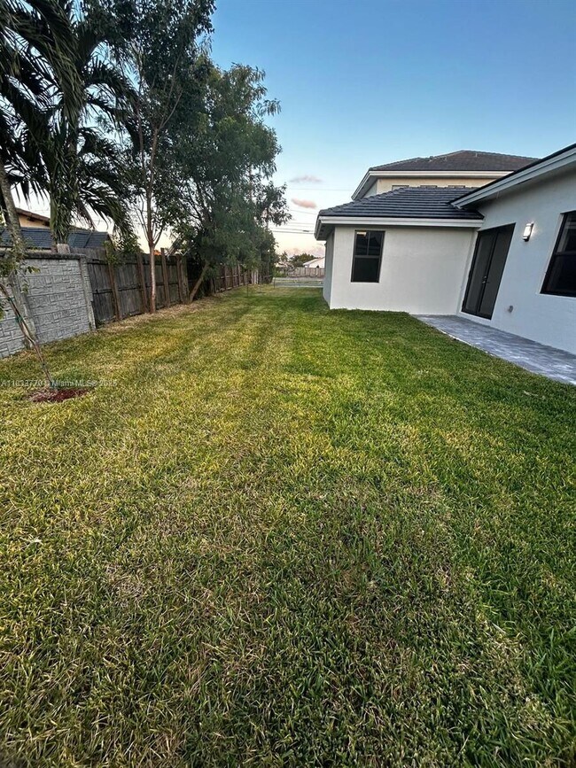Building Photo - 14415 SW 13th Terrace